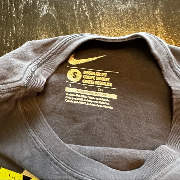 Nike Small Black Running Shirt Neon Gym Workout - Picture 4 of 6